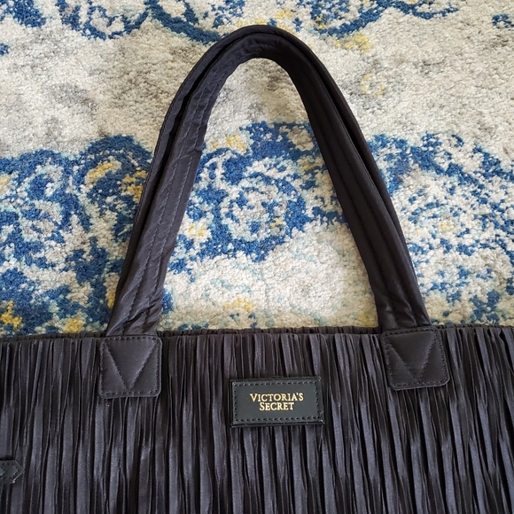 Victoria's Secret Pleated Large Top Zip Tote Handbag Black - Picture 4 of 8